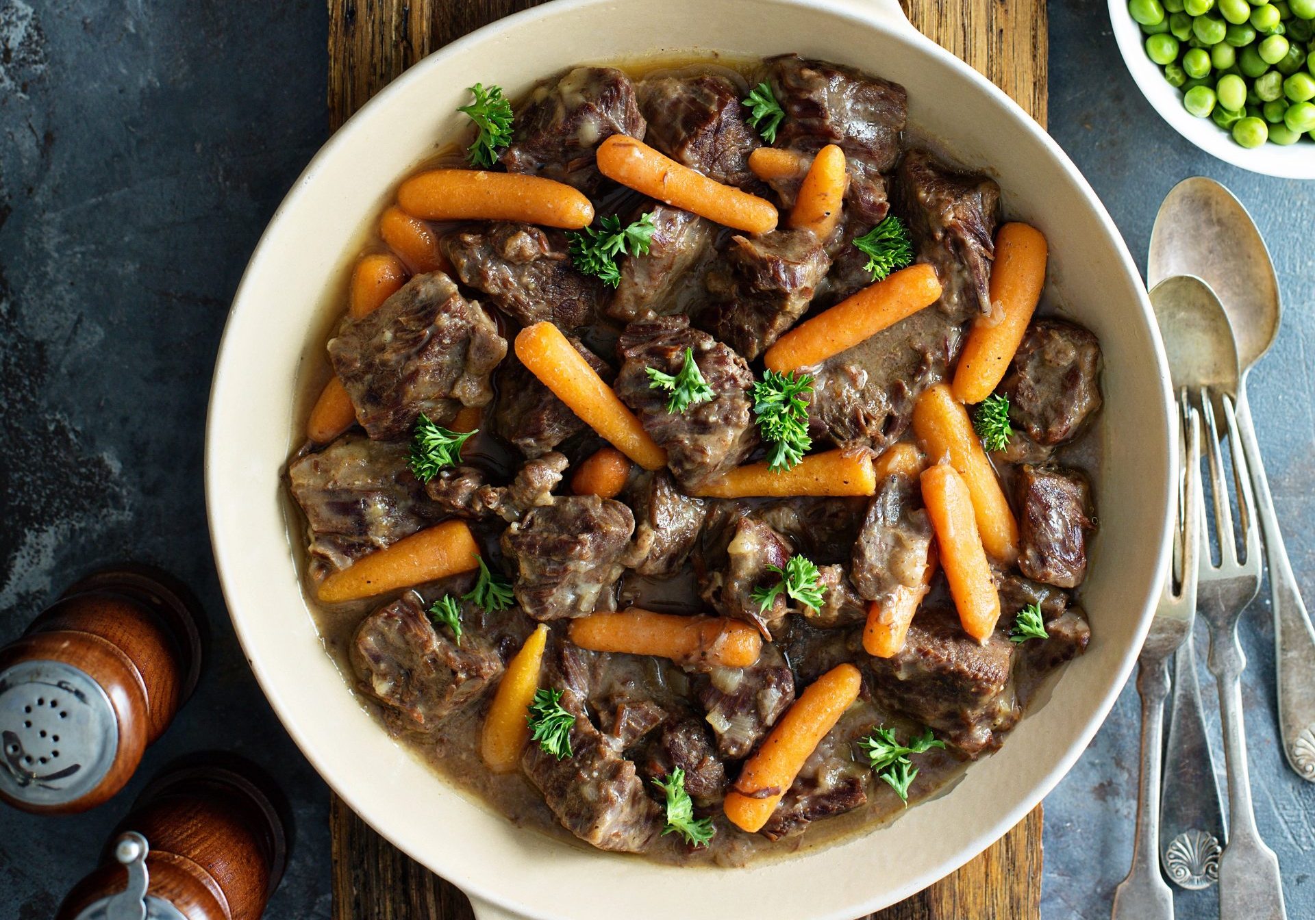 beef-stew-with-carrots-and-parsley-2023-04-03-21-40-10-utc_bewerkt